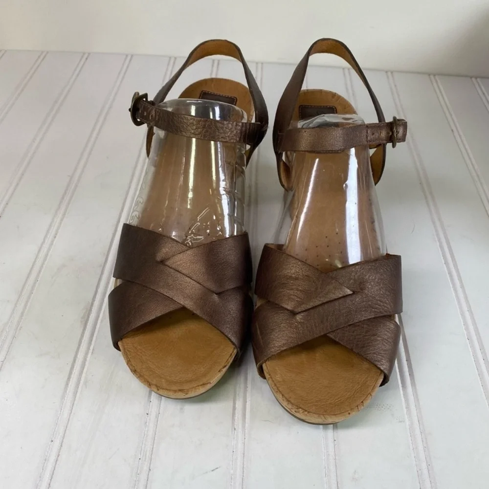 Clarks Artisan Bronze brown leather cross strap cork sandals women’s size 10